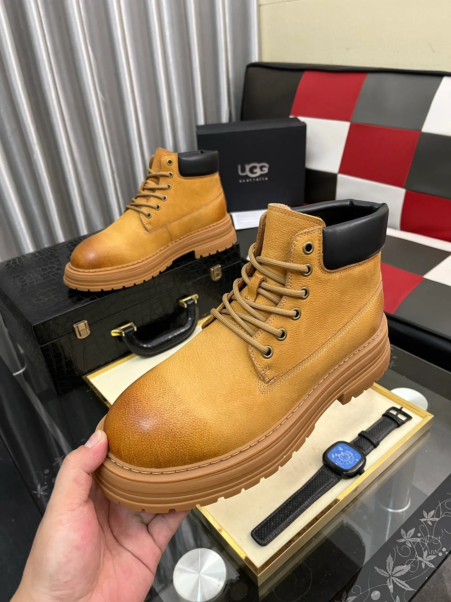 Men's Men's Shoes 💰660⌚️⌚️New UGG fur-integrated men's simple and fashionable snow shoes. The most worth buying at the end of this year are warm casual shoes. Whether you are out and about at home, their comfortable and warm performance will be your most suitable fashion companion! The material is cowhide upper and imported wool is used inside. Two layers of cowhide for warmth and comfort! The eva+ rubber patch outsole is cushioned, wear-resistant, and has good elasticity. It is light and wear-resistant, comfortable and soft, and the new simple cut is more fashionable. It has both practicality and fashion sense, so you no longer have to worry about how to match it in winter, while still maintaining fashionable taste. High-quality genuine wool produced in Dongguan. The material depends on the details! Size: 38-39-40-41-42-43-44-45